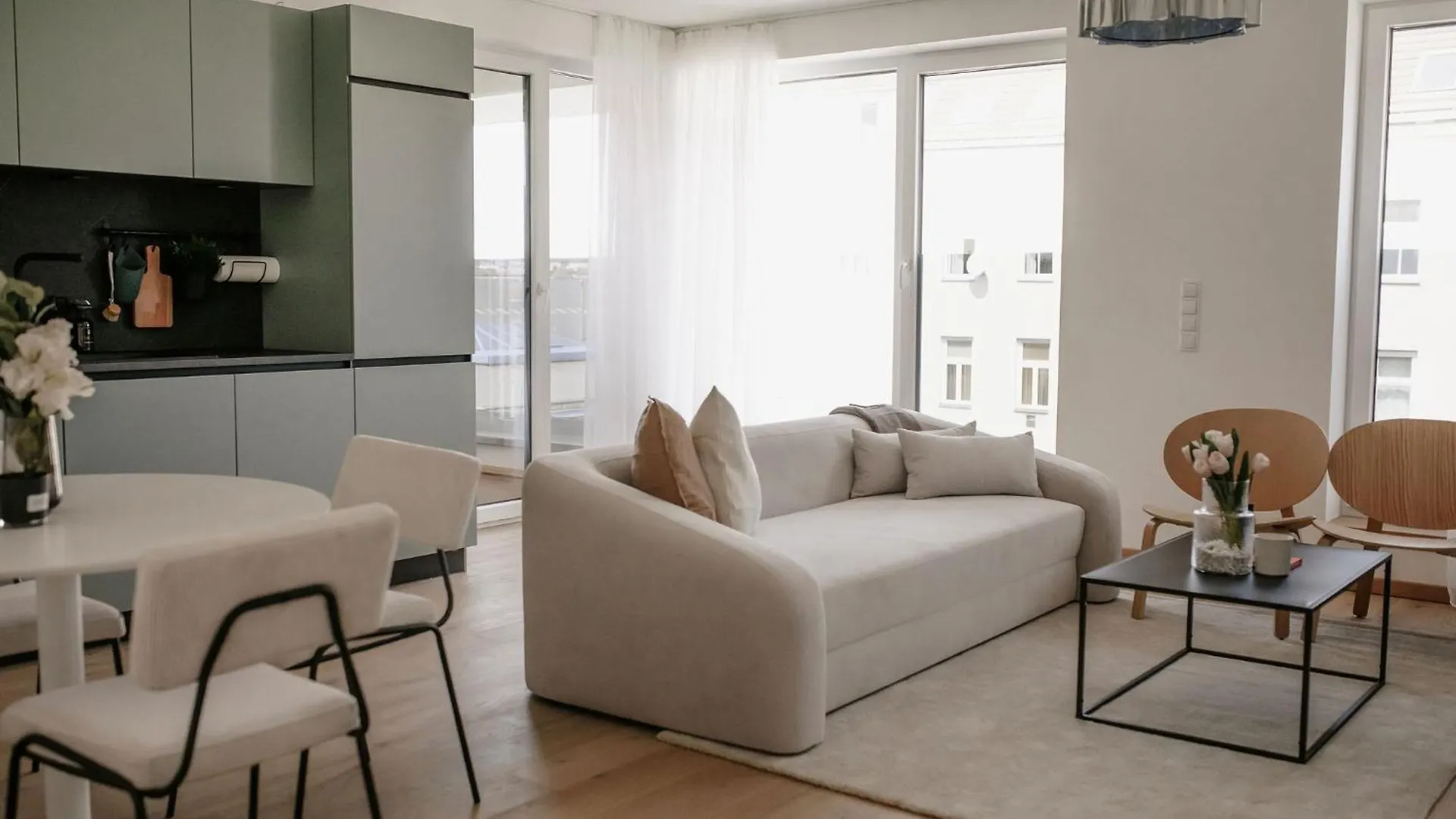 Luxury Suites Vienna contacts
